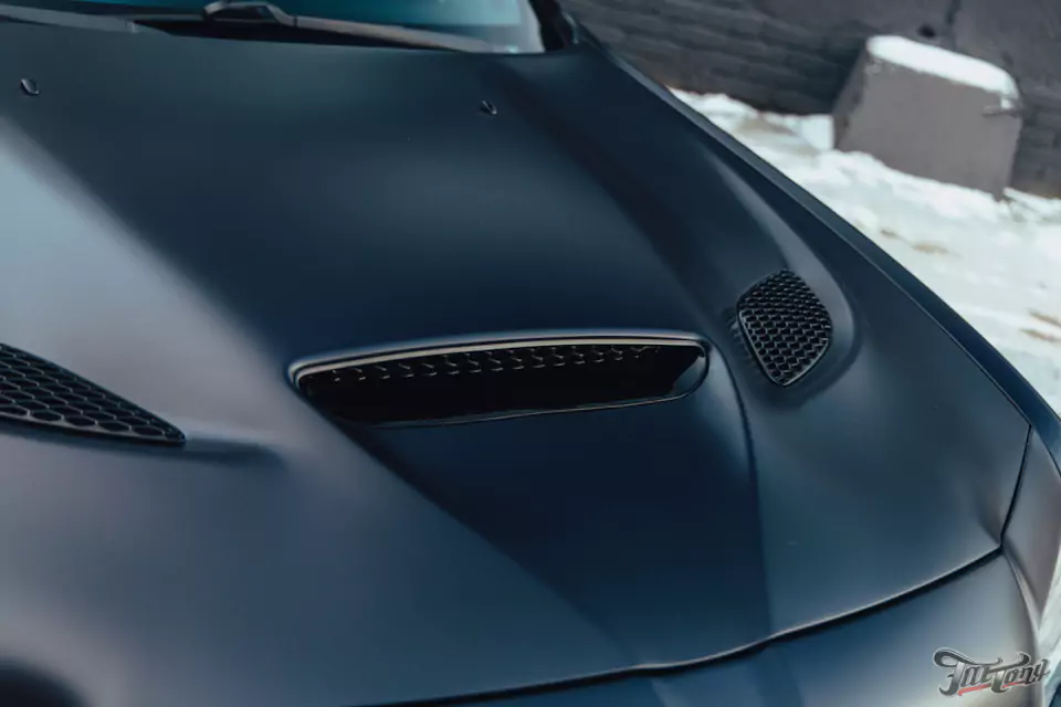 Обновленный Chrysler 300C! Кузовной ремонт и полный окрас кузова, оклейка матовым полиуретаном, комплексная шумоизоляция и сабвуферное звено, плановое ТО